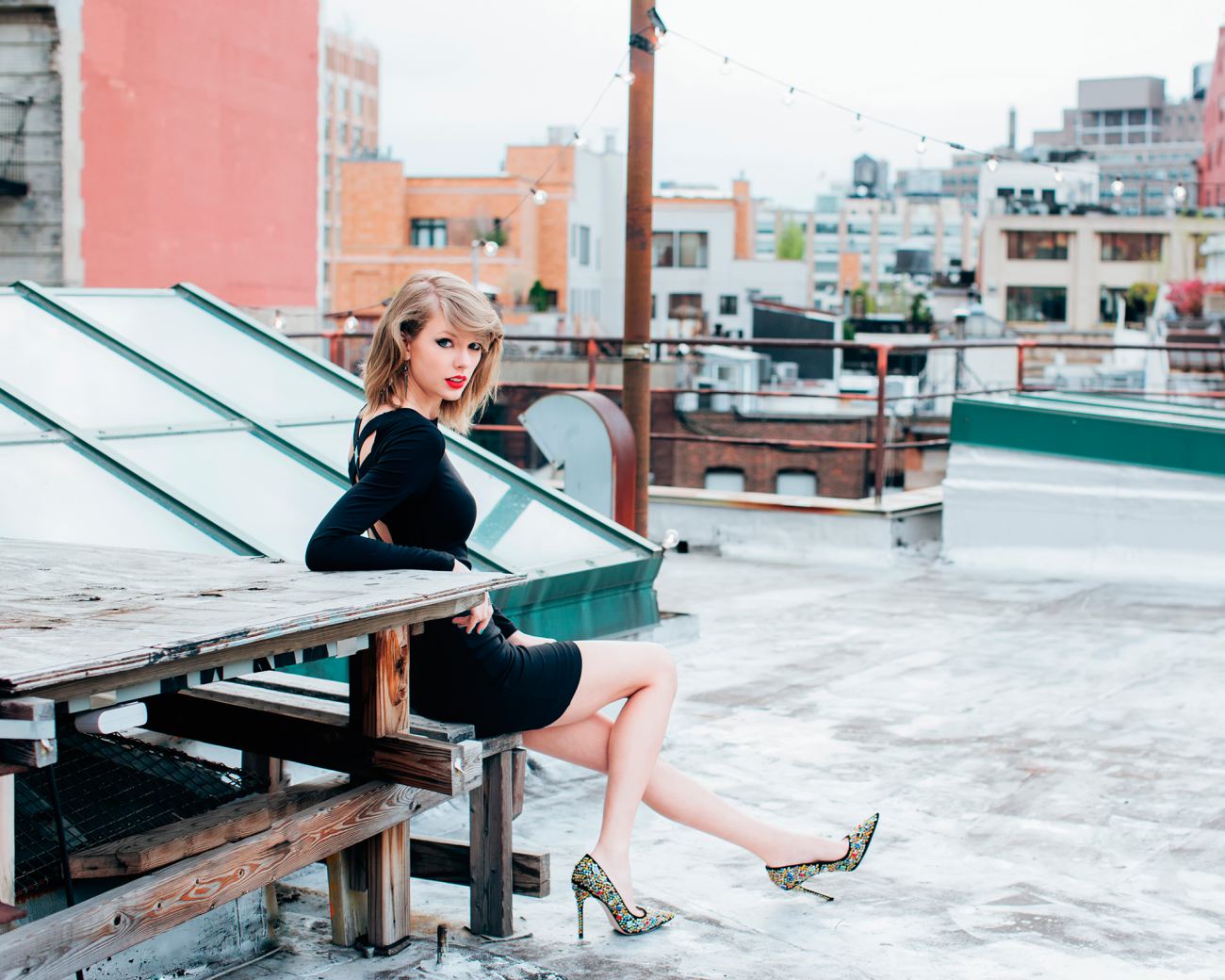 Taylor Swift Gorgeous Wide HD Wallpaper