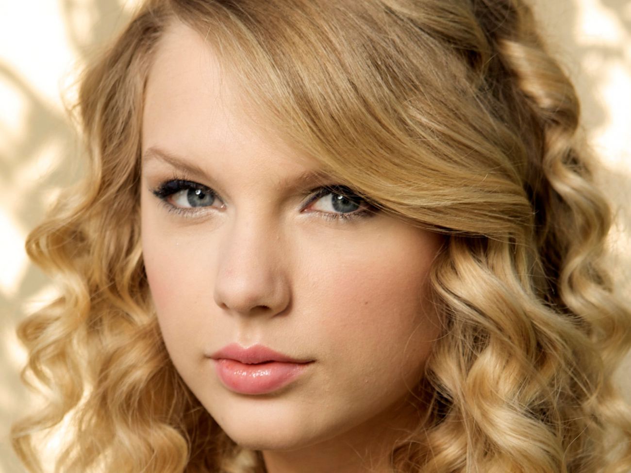 Taylor Swift Wide Full HD Wallpaper