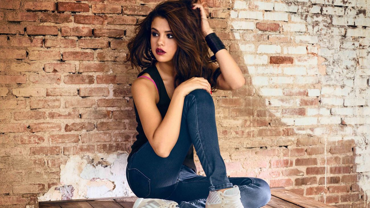 Selena Gomez Gorgeous Desktop HD Wallpaper