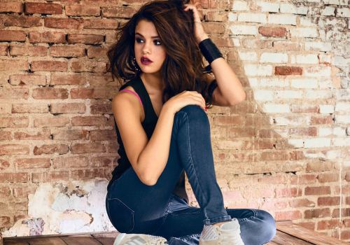 Selena Gomez Gorgeous Desktop HD Wallpaper