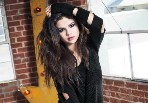 Stunner Selena Gomez HD Wallpaper